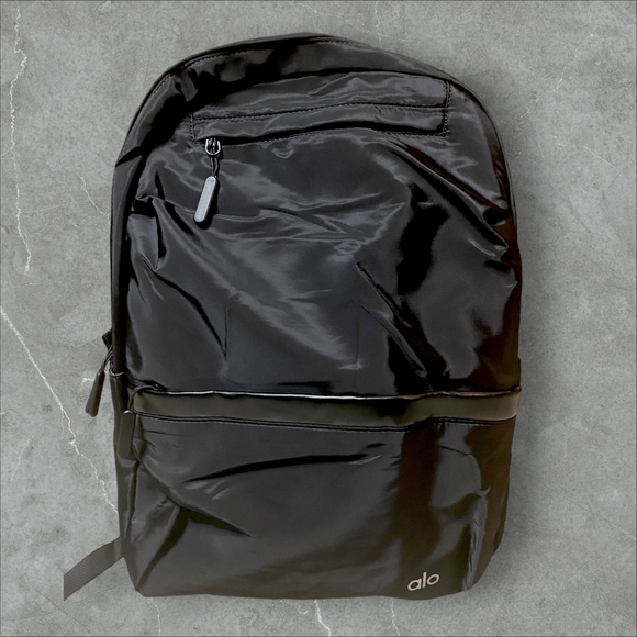 ALO Yoga sports large-capacity travel and leisure backpack - Picture 4 of 8